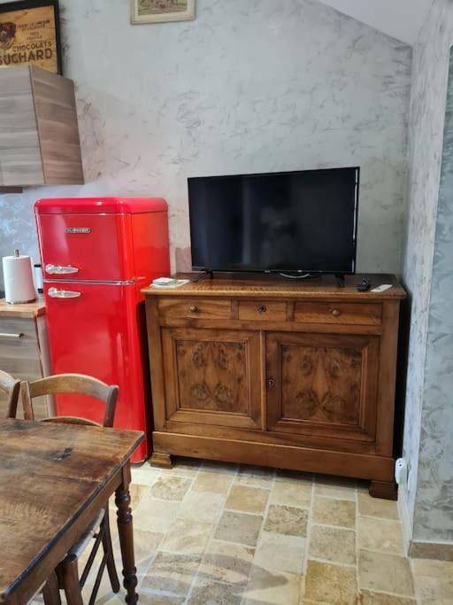 Petit Gite 18 Eme Tout Confort Saint-Germain-des-Fosses エクステリア 写真