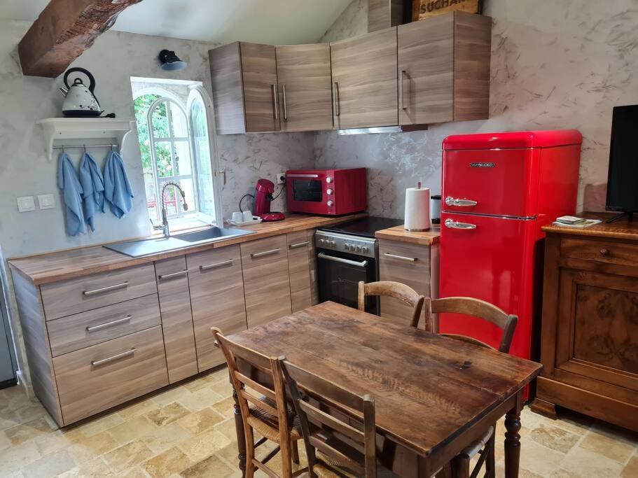 Petit Gite 18 Eme Tout Confort Saint-Germain-des-Fosses エクステリア 写真
