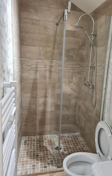 Petit Gite 18 Eme Tout Confort Saint-Germain-des-Fosses エクステリア 写真